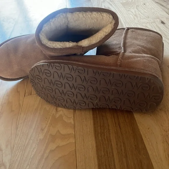 Ugg look-alike boots - Picture 2 of 2